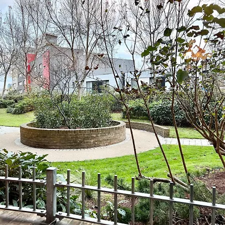 Apartment 2 Bedroom Near Olympic Park With Free Parking London