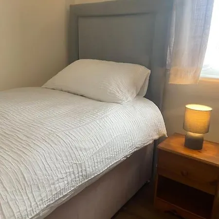 Apartment Beautiful 3 Bedroom House With The Transport Links To London, The Excel Centre, Canary Wharf, The O2! With A Driveway And Private Garden! *