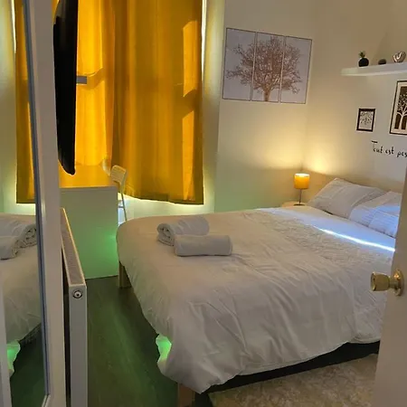 Small Cosy 2 Flat With 2 Double Beds Apartment