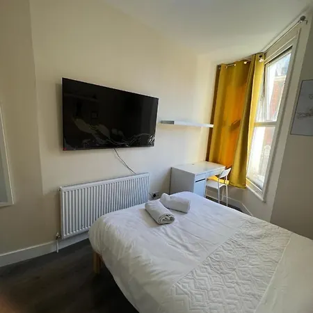 Small Cosy 2 Flat With 2 Double Beds Apartment