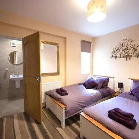Luxury 6 Bedroom House With Parking - Northwood * Northwood (Greater London)