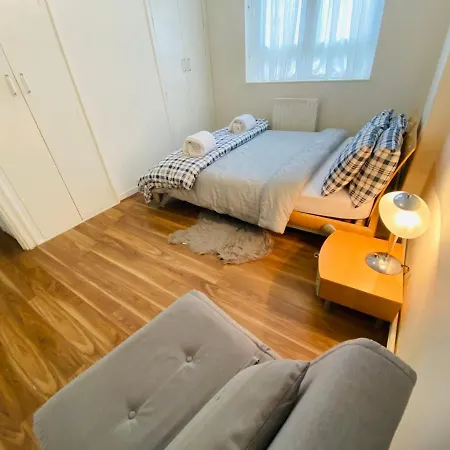 3 Bed In Camden Apartment *