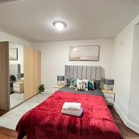 Lovely Studio Flat Cromwell Road London