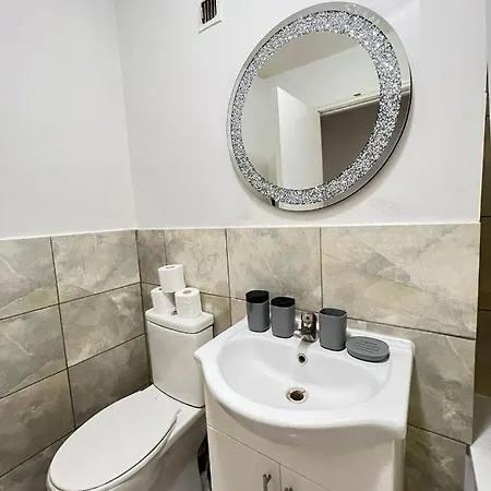 Lovely Studio Flat Cromwell Road London