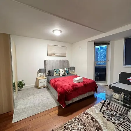 Lovely Studio Flat Cromwell Road London