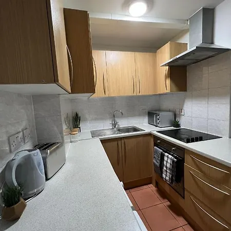 Lovely Studio Flat Cromwell Road Apartment