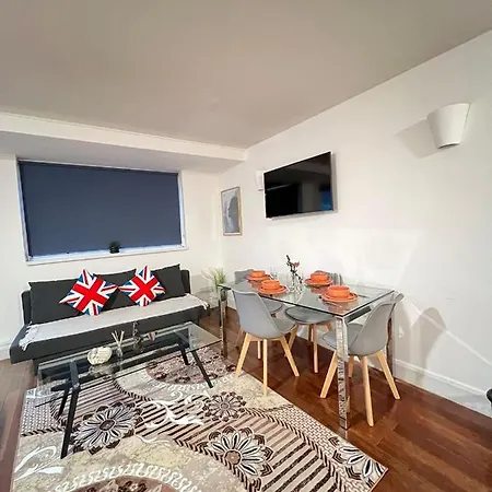Lovely Studio Flat Cromwell Road Apartment *