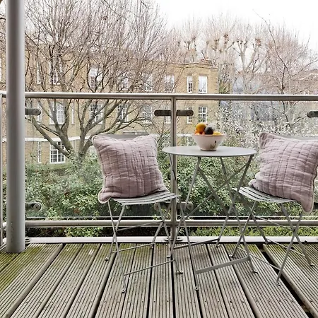 Apartment Large One Bedroom Flat With Balcony Close To The By Underthedoormat London