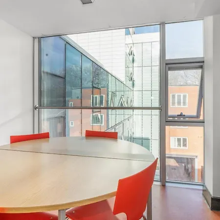 Davies Court Ostello *