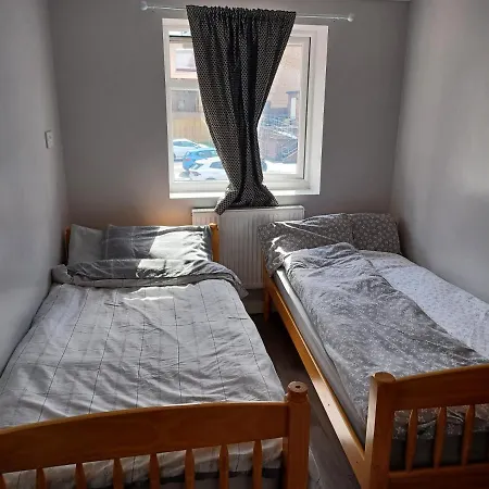 Bethel- Beautiful New 1 Bed House Near Station