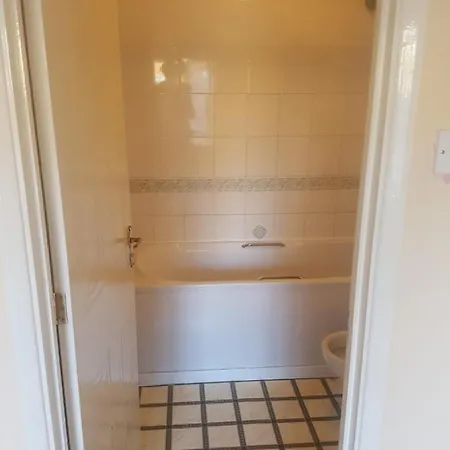 Ensuite Near Canal * Саутхолл
