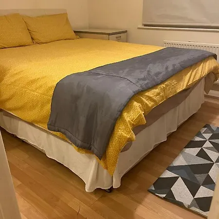 Ensuite Near Canal Southall
