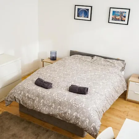 Large Modern 3 Bedrooms House With Patio/terrace London