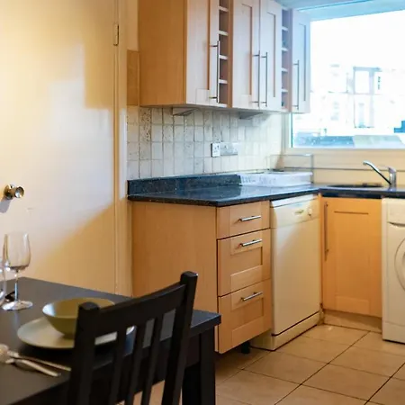 Large Modern 3 Bedrooms House With Patio/terrace London