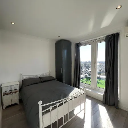 Lovely 2 Bedroom With Balcony - Apartment *