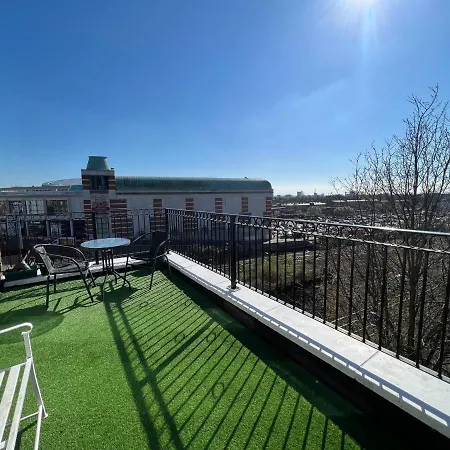 Lovely 2 Bedroom With Balcony - Apartment