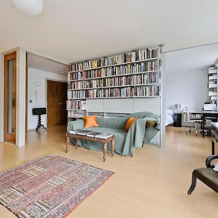 Large One Bedroom Flat With Balcony Close To The By Underthedoormat *