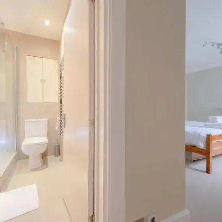 Apartment Lovely 1 Bedroom With Patio - 10 Mins From Hyde Park London