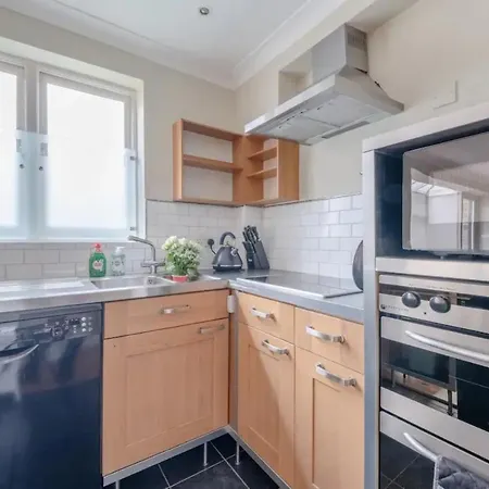 Lovely 1 Bedroom With Patio - 10 Mins From Hyde Park London