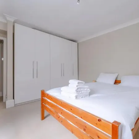 Lovely 1 Bedroom With Patio - 10 Mins From Hyde Park *
