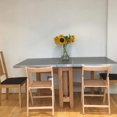 Lovely 1 Bedroom With Patio - 10 Mins From Hyde Park