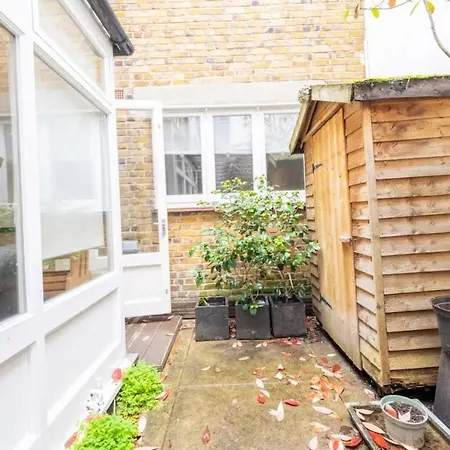 Lovely 1 Bedroom With Patio - 10 Mins From Hyde Park Apartment *