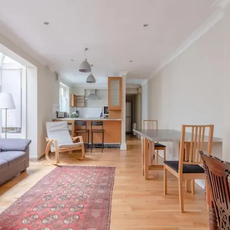 Lovely 1 Bedroom With Patio - 10 Mins From Hyde Park Apartment