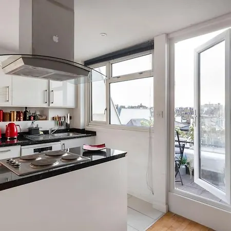 Hyde Park Rooftop Apartment *