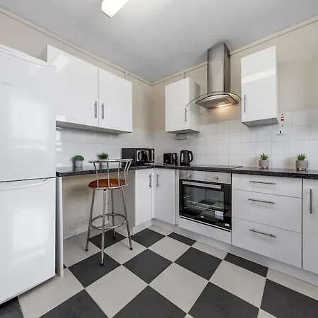 Hyde Park 4 Bedroom Superior