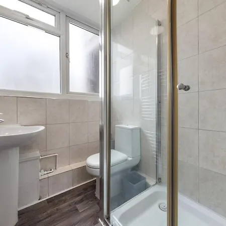 Hyde Park 4 Bedroom Superior Apartment *