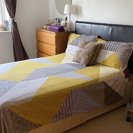 Modern Lovely Bedroom Close To Stations In East London, Zone 2 *