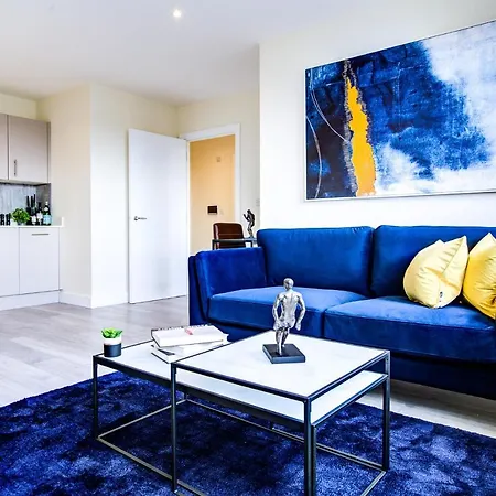 Hybrid Resi - Cheam, Sutton Near Wimbledon With Onsite Car Parking Cheam