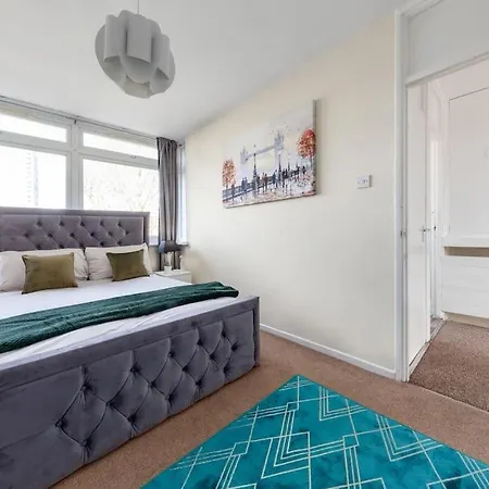 Hyde Park 4 Bedroom Superior