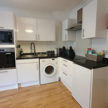 Excel With Parking Apartment London