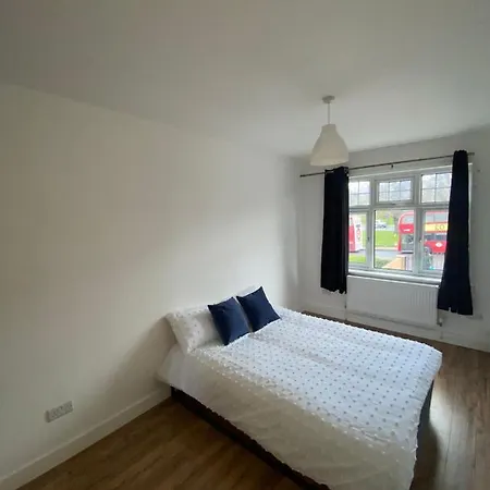 Apartment Clapham South Station By Pink Consultants London
