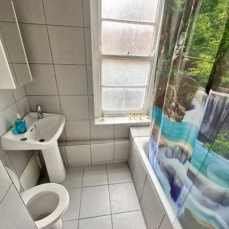 Lovely Compact Budget Flat In Central London