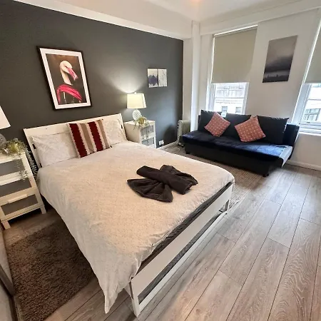Lovely Compact Budget Flat In Central Apartment