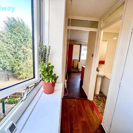 Palace - Excellent In Zone 1 London
