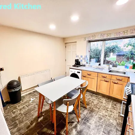 Palace - Excellent In Zone 1 Apartment