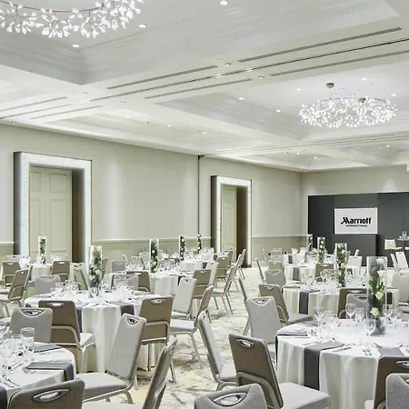 Marriott Regents Park 4*