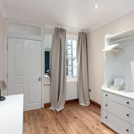Kensington Nest Serviced House London