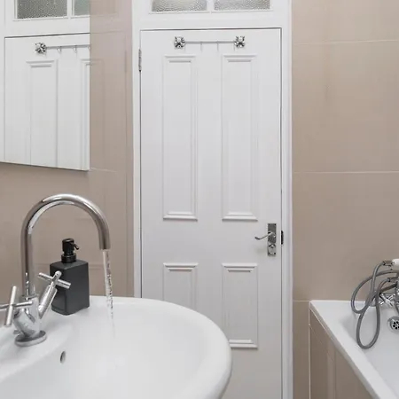 Kensington Nest Serviced Town House