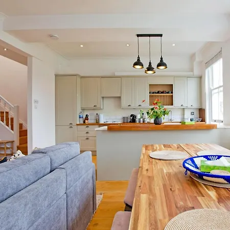 4 Bed Duplex Garden Views Apartment *