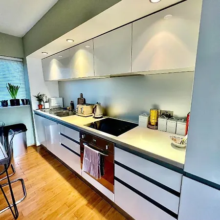 Zen Life With Urban Views - E8 Chic *