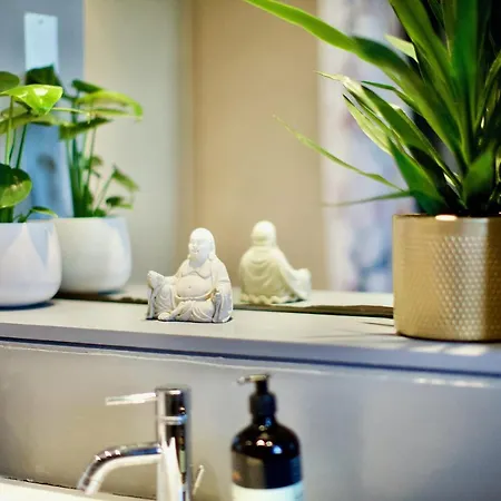Apartment Zen Life With Urban Views - E8 Chic