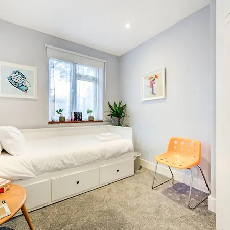 Apartment Guestready - Stylish Getaway Near Tooting Station London