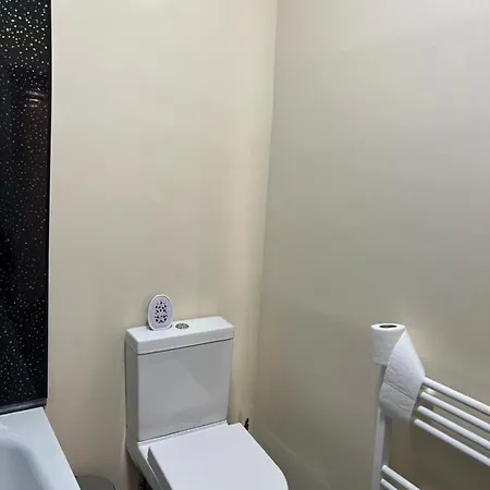 Small Cosy 2 Flat With 2 Double Beds * London