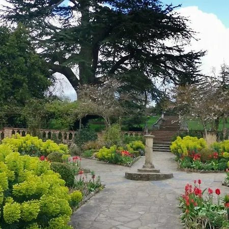 Apartment Entire In Streatham With Lovely Views & Ultra Fast Wi-fi *