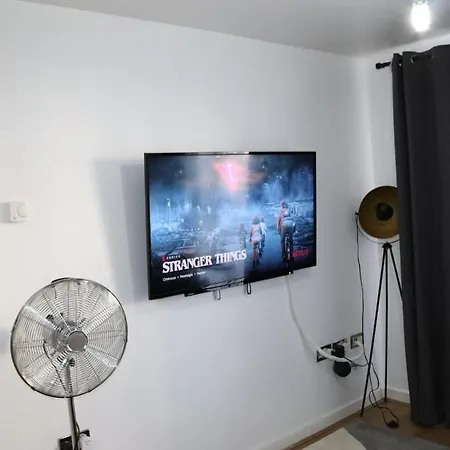Garland Modern Apartment London