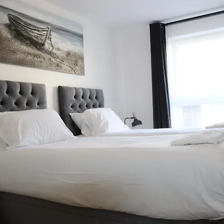 Garland Modern Apartment *